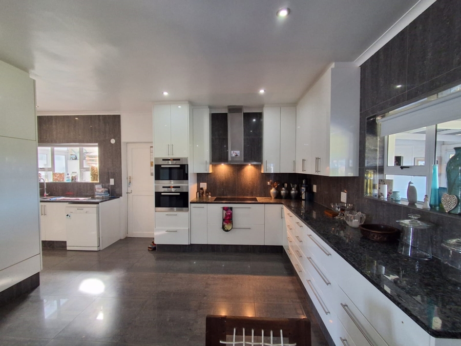 4 Bedroom Property for Sale in Stilbaai Wes Western Cape